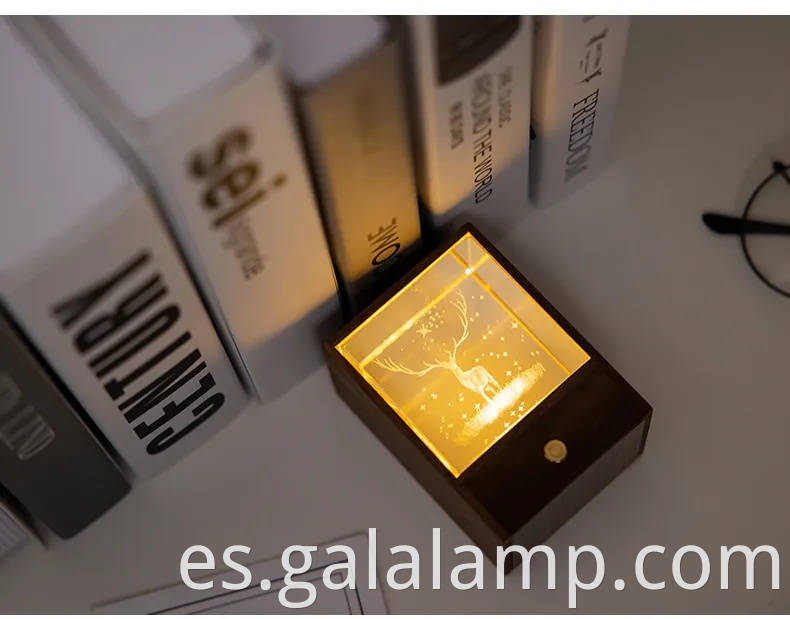 Caja de luz de madera de madera encantada con esfera de cristal radiante